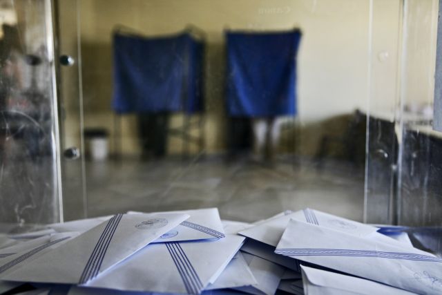 Κατά 2,6% προηγείται ο ΣΥΡΙΖΑ βάσει νέας δημοσκόπησης